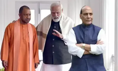 सीएम योगी के कंधे पर हाथ रखकर क्या कहा था पीएम मोदी ने, राजनाथ सिंह ने बताया सीएम योगी के कंधे पर हाथ रखकर क्या कहा था पीएम मोदी ने, राजनाथ सिंह ने बताया