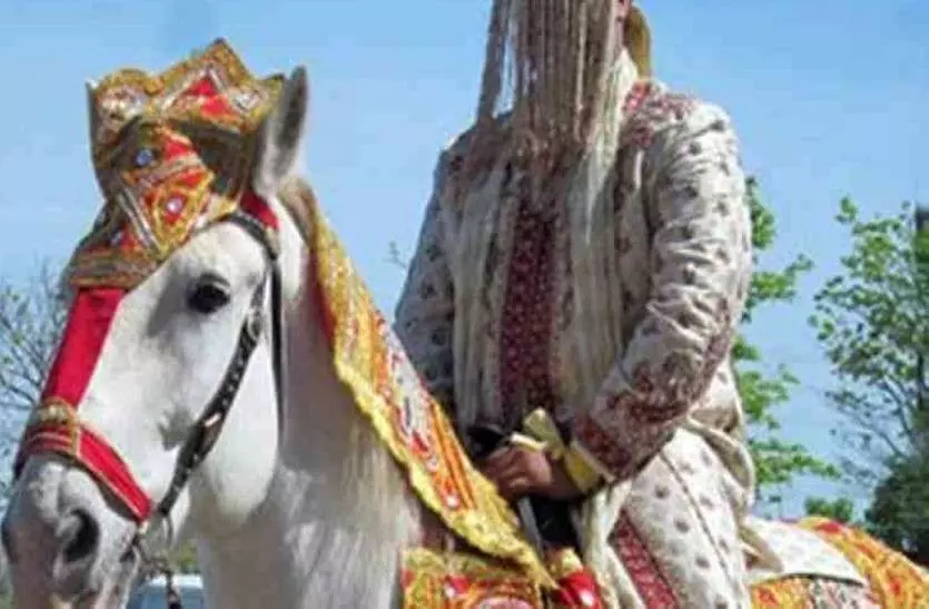 Rajasthan News: राजस्थान में नहीं थम रहे दलितों पर हमले, अब दलित दूल्हा घोड़े पर बैठा तो पथराव, 12 बाराती घायल Rajasthan News: राजस्थान में नहीं थम रहे दलितों पर हमले, अब दलित दूल्हा घोड़े पर बैठा तो पथराव, 12 बाराती घायल