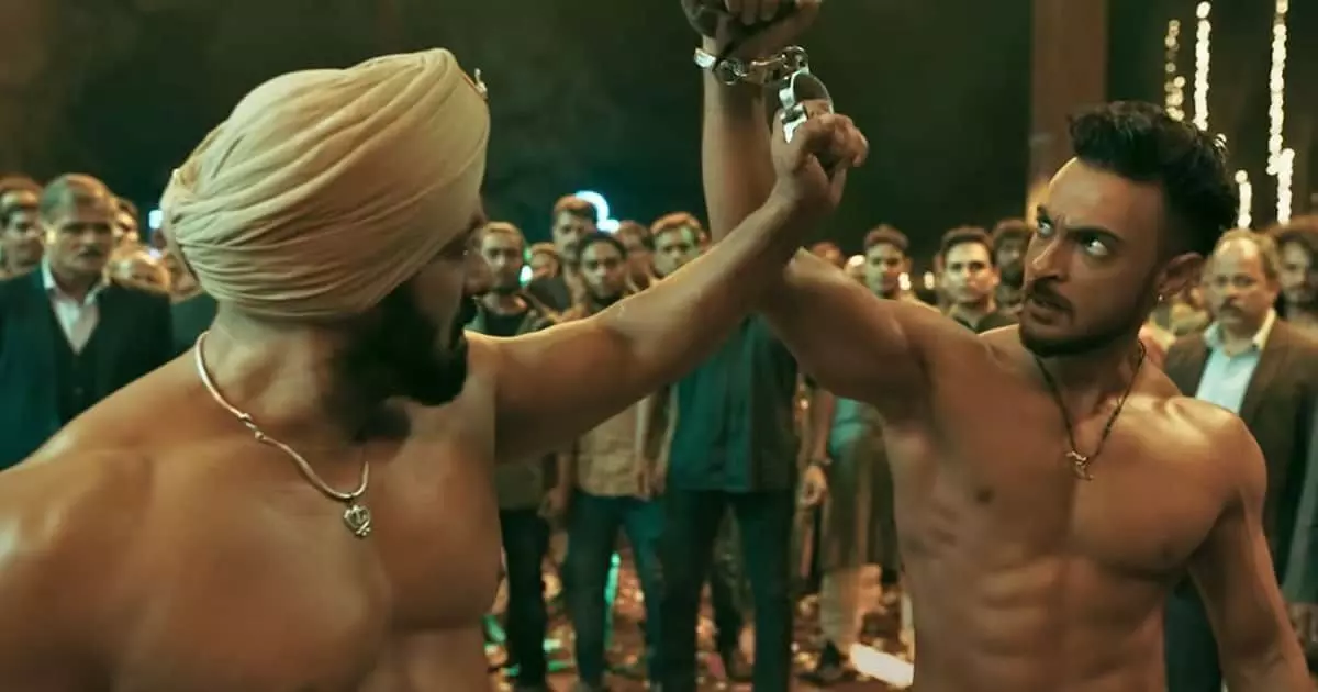 Antim Box Office Collection Day 1: सलमान खान और आयुष शर्मा की जोड़ी का बॉक्सऑफिस पर दिखा कमाल, पहले दिन कमाए इतने करोड़ Antim Box Office Collection Day 1: सलमान खान और आयुष शर्मा की जोड़ी का बॉक्सऑफिस पर दिखा कमाल, पहले दिन कमाए इतने करोड़