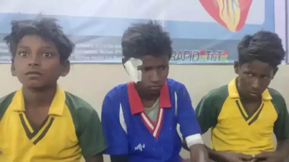 рд╕реНрдкреЛрд░реНрдЯреНрд╕ рд╕реНрдЯреЗрдбрд┐рдпрдо рдореЗрдВ рдХреЗрдиреНрджреНрд░реАрдп рдордВрддреНрд░реА рдХреЗ рд╕рд╛рдордиреЗ рдлрдЯрд╛ рдЧреИрд╕ рдХрд╛ рдЧреБрдмреНрдмрд╛рд░рд╛,  4 рдмрдЪреНрдЪреЗ рдЭреБрд▓рд╕реЗ рд╕реНрдкреЛрд░реНрдЯреНрд╕ рд╕реНрдЯреЗрдбрд┐рдпрдо рдореЗрдВ рдХреЗрдиреНрджреНрд░реАрдп рдордВрддреНрд░реА рдХреЗ рд╕рд╛рдордиреЗ рдлрдЯрд╛ рдЧреИрд╕ рдХрд╛ рдЧреБрдмреНрдмрд╛рд░рд╛,  4 рдмрдЪреНрдЪреЗ рдЭреБрд▓рд╕реЗ