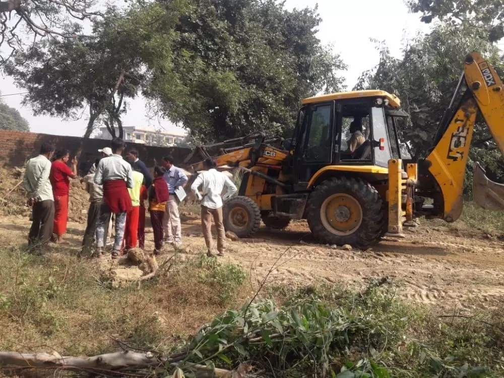 सड़क बनाने के नाम पर सिद्धपीठ हनुमान मंदिर को तोड़ने से ग्रामीणों में आक्रोश