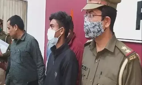 चार लोगों की हत्या के आरोप में पकड़ा गया आरोपी चार लोगों की हत्या के आरोप में पकड़ा गया आरोपी