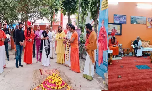 मुरारी बापू मठ बाघम्बरी गद्दी पहुंचे,स्वर्गीय महंत को यादकर हुए भावुक मुरारी बापू मठ बाघम्बरी गद्दी पहुंचे,स्वर्गीय महंत को यादकर हुए भावुक