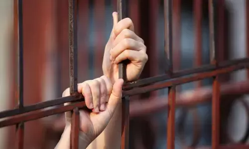 рдЬреЗрд▓ рдореЗрдВ рд╕рдЬрд╛ рдХрд╛рдЯ рд░рд╣реЗ рдХреИрджреА рдХреА рдЗрд▓рд╛рдЬ рдХреЗ рджреМрд░рд╛рди рдореМрдд рдЬреЗрд▓ рдореЗрдВ рд╕рдЬрд╛ рдХрд╛рдЯ рд░рд╣реЗ рдХреИрджреА рдХреА рдЗрд▓рд╛рдЬ рдХреЗ рджреМрд░рд╛рди рдореМрдд