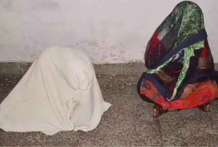 रेड लाइट एरिया में पुलिस ने मारा छापा, सेक्स रैकेट के दलदल से निकाली गईं चार युवतियां रेड लाइट एरिया में पुलिस ने मारा छापा, सेक्स रैकेट के दलदल से निकाली गईं चार युवतियां