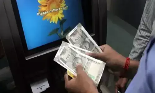 ATM Transaction Limit: जनवरी से महंगा हो जाएगा एटीएम का इस्तेमाल, हर ट्रांजेक्शन पर देने होंगे इतने रुपये ATM Transaction Limit: जनवरी से महंगा हो जाएगा एटीएम का इस्तेमाल, हर ट्रांजेक्शन पर देने होंगे इतने रुपये
