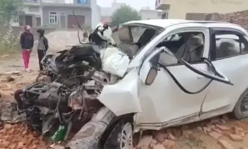 दोस्त की सगाई से लौट रहे 5 दोस्तों की सड़क दुर्घटना में मौत