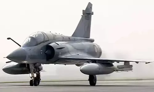 लड़ाकू विमान Mirage का ही टायर ले उड़े चोर, ट्रैफिक जाम में फंसे ट्रक से किया हाथ साफ लड़ाकू विमान Mirage का ही टायर ले उड़े चोर, ट्रैफिक जाम में फंसे ट्रक से किया हाथ साफ