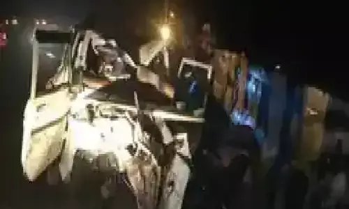 पुलिया से टकराकर बेकाबू हुई बोलेरो दो हिस्सों में बंटी, एमपी के 3 पुलिसकर्मियों सहित पांच की मौत पुलिया से टकराकर बेकाबू हुई बोलेरो दो हिस्सों में बंटी, एमपी के 3 पुलिसकर्मियों सहित पांच की मौत