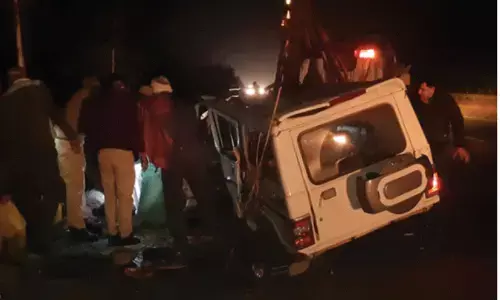 मथुरा के यमुना एक्सप्रेस वे पर भीषण हादसा, मध्यप्रदेश पुलिस के तीन जवान समेत 5 की मौत मथुरा के यमुना एक्सप्रेस वे पर भीषण हादसा, मध्यप्रदेश पुलिस के तीन जवान समेत 5 की मौत