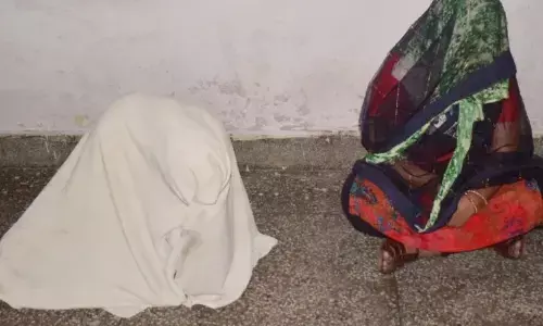 रेड लाइट एरिया में पुलिस ने मारा छापा, सेक्स रैकेट के दलदल से निकाली गईं चार युवतियां रेड लाइट एरिया में पुलिस ने मारा छापा, सेक्स रैकेट के दलदल से निकाली गईं चार युवतियां