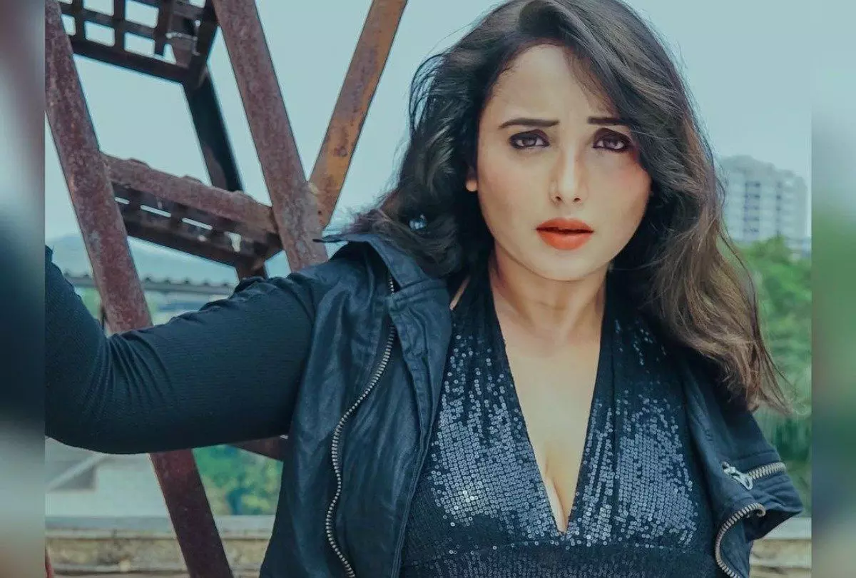 VIDEO: रानी चटर्जी ने दिखाईं नोरा फतेही जैसी अदाएं, कुसु-कुसु सॉन्ग पर किया बेली डांस VIDEO: रानी चटर्जी ने दिखाईं नोरा फतेही जैसी अदाएं, कुसु-कुसु सॉन्ग पर किया बेली डांस