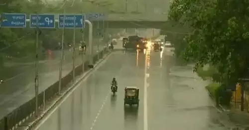 Delhi Latest Updates: दिल्ली NCR में आज शाम तक होगी झमाझम बारिश, रात से होगा घना कोहरा और बढ़ेगी ठंड