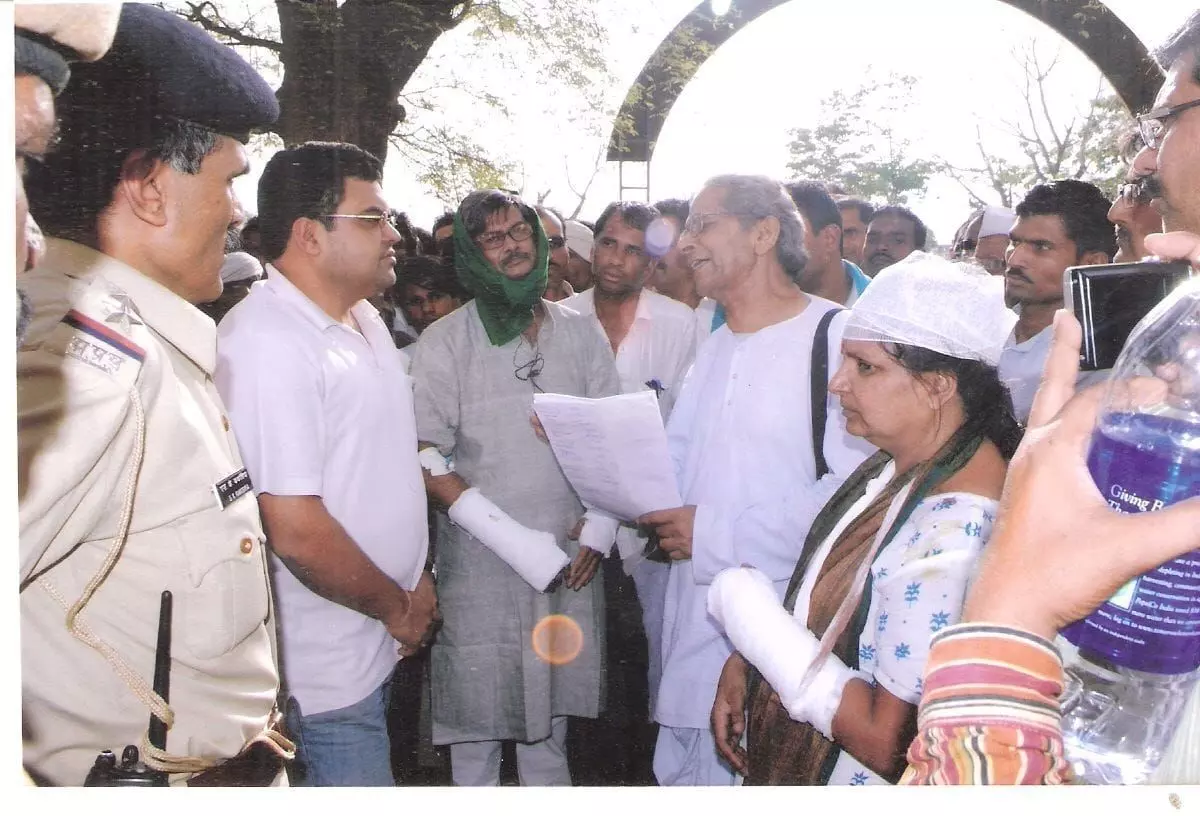 छिंदवाड़ा स्थित अडानी पाॅवर प्लांट के सीईओ, आन्दोलनकारियों पर प्राण घातक हमले से जुड़े प्रकरण में आखिर बरी कैसे हुए ? छिंदवाड़ा स्थित अडानी पाॅवर प्लांट के सीईओ, आन्दोलनकारियों पर प्राण घातक हमले से जुड़े प्रकरण में आखिर बरी कैसे हुए ?