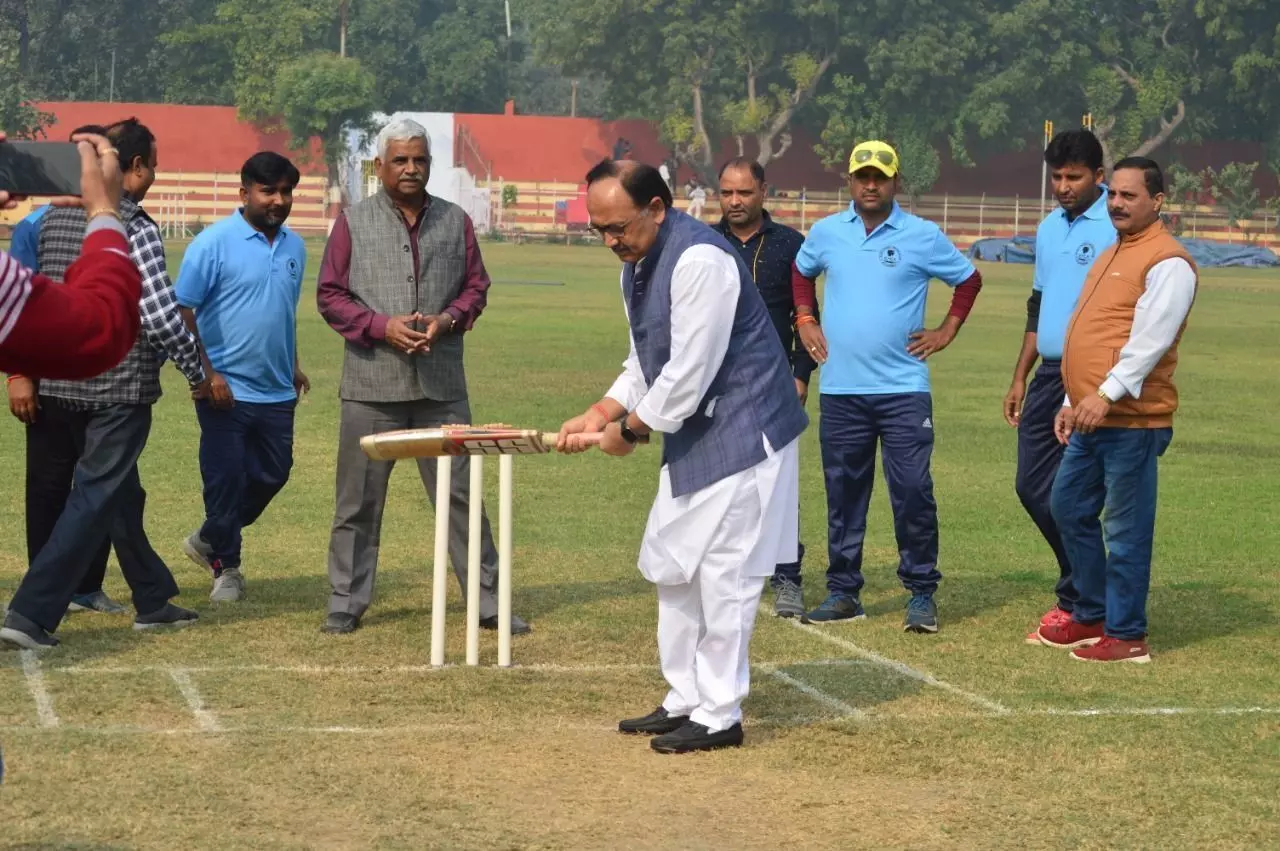 प्रयागराज इलेक्ट्रॉनिक मीडिया क्लब द्वारा आयोजित मंडलीय मीडिया कप पर कौशांबी की टीम का हुआ कब्जा प्रयागराज इलेक्ट्रॉनिक मीडिया क्लब द्वारा आयोजित मंडलीय मीडिया कप पर कौशांबी की टीम का हुआ कब्जा