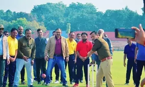 इलेक्ट्रॉनिक मीडिया क्लब का मंडली मीडिया कप टूर्नामेंट का हुआ शुभारंभ ,कमिश्नर और एसएसपी ने की बैटिंग इलेक्ट्रॉनिक मीडिया क्लब का मंडली मीडिया कप टूर्नामेंट का हुआ शुभारंभ ,कमिश्नर और एसएसपी ने की बैटिंग