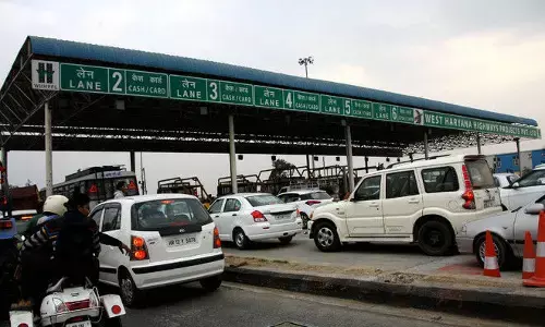 Delhi Latest Updates : दिल्ली सीमा में घुसने से पहले जान लीजिये ये नया नियम, वरना पड़ जायेंगे चालान के चक्कर में!