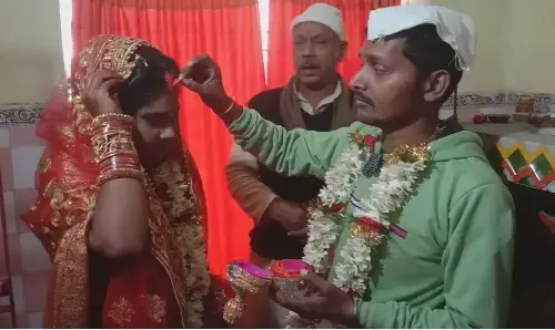 न बैंड न बारात, कोर्ट की पहल पर जेल में बंद प्रेमी से प्रेमिका ने रचाई शादी, जानिये पूरा मामला न बैंड न बारात, कोर्ट की पहल पर जेल में बंद प्रेमी से प्रेमिका ने रचाई शादी, जानिये पूरा मामला