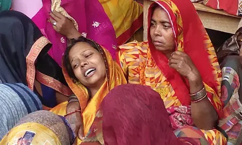 बुलेट सवार को डंपर ने कुचला एक युवक की मौत दूसरा घायल बुलेट सवार को डंपर ने कुचला एक युवक की मौत दूसरा घायल