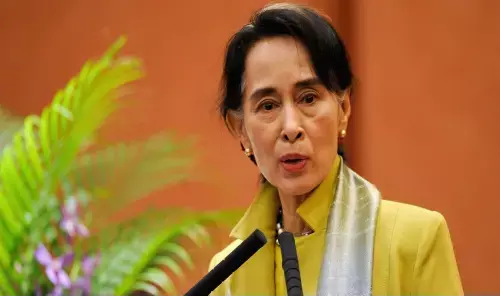 म्यांमार की लोकतंत्र समर्थक नेता आंग सान सू की स्पेशल कोर्ट ने 4 साल कैद की सजा सुनाई, जानें क्या है मामला म्यांमार की लोकतंत्र समर्थक नेता आंग सान सू की स्पेशल कोर्ट ने 4 साल कैद की सजा सुनाई, जानें क्या है मामला