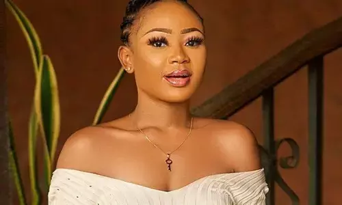 एक्ट्रेस ने 7 साल के बेटे संग खिंचवाई थी अश्लील फोटो, अब कोर्ट ने सुनाई 90 दिनों की जेल