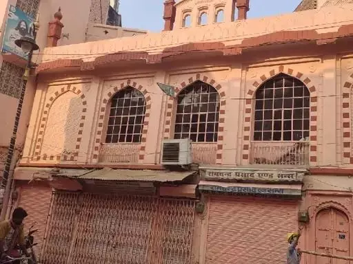 वाराणसी में मस्जिद पर गेरुआ रंग से की पुताई, क्या ये सही है या गलत लिंक किल्क कर करें वोट! वाराणसी में मस्जिद पर गेरुआ रंग से की पुताई, क्या ये सही है या गलत लिंक किल्क कर करें वोट!