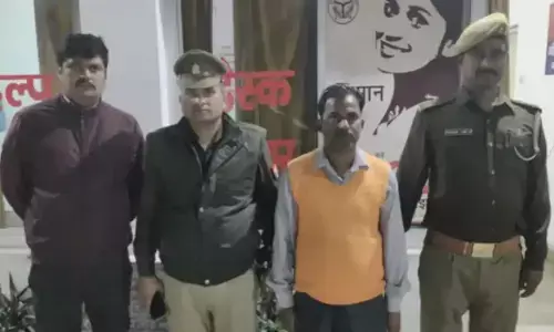 फोन कर 23 जिलों की महिलाओं को अश्लील बातें कर परेशान रहा था यह पुजारी, अब हुआ गिरफ्तार फोन कर 23 जिलों की महिलाओं को अश्लील बातें कर परेशान रहा था यह पुजारी, अब हुआ गिरफ्तार