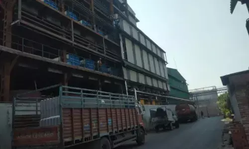 Bareilly breaking News: BL एग्रो की जौहरपुर यूनिट में बड़ा हादसा, टैंक की सफाई करने घुसे तीन मजदूरों की मौत, एक गंभीर Bareilly breaking News: BL एग्रो की जौहरपुर यूनिट में बड़ा हादसा, टैंक की सफाई करने घुसे तीन मजदूरों की मौत, एक गंभीर