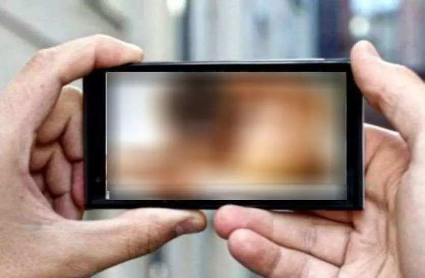 अश्लील वीडियो को लेकर डॉक्टर की ब्लैकमेलिंग, क्लिनिक पर काम करने वाली महिला ने ही रची साजिश अश्लील वीडियो को लेकर डॉक्टर की ब्लैकमेलिंग, क्लिनिक पर काम करने वाली महिला ने ही रची साजिश