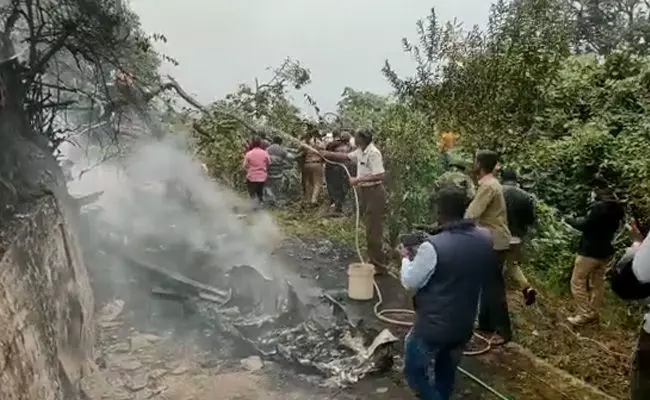 तमिलनाडु के नीलगिरि जिले में सेना का चॉपर क्रैश, वरिष्ठ रक्षाधिकारी थे सवार : सूत्रों के हवाले