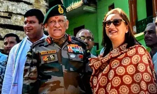 जानें कौन थीं मौत तक साथ निभाने वाली मधुलिका रावत, क्यों शादी के कई साल जनरल बिपिन रावत से अलग रही थीं! जानें कौन थीं मौत तक साथ निभाने वाली मधुलिका रावत, क्यों शादी के कई साल जनरल बिपिन रावत से अलग रही थीं!