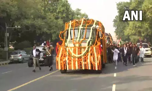 सीडीएस बिपिन रावत के बरार स्क्वेयर पर दी जाएगी 17 तोपों की सलामी, 5 बजे होगा दाह संस्कार सीडीएस बिपिन रावत के बरार स्क्वेयर पर दी जाएगी 17 तोपों की सलामी, 5 बजे होगा दाह संस्कार