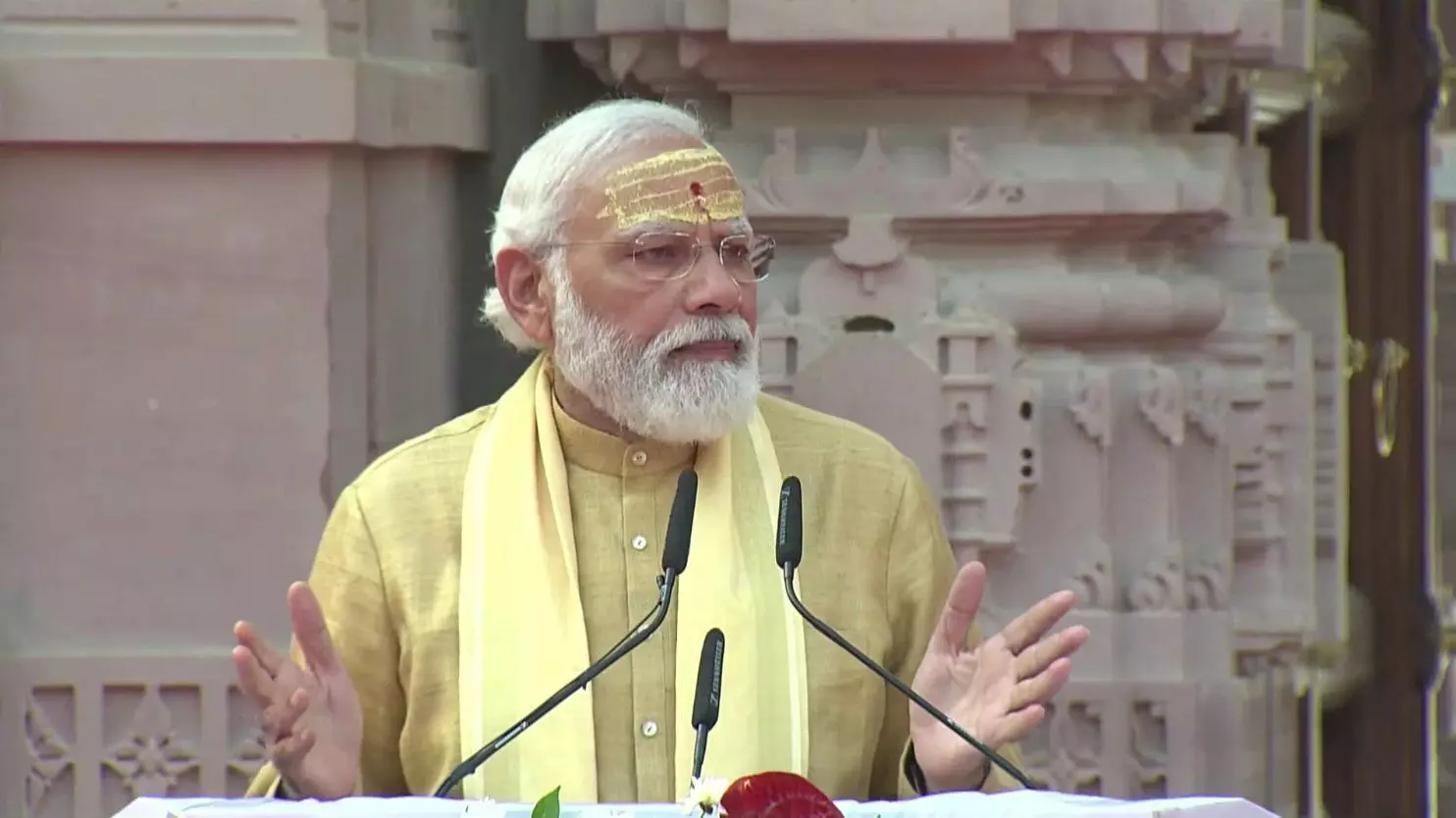 विडियो में देंखे जानें कब प्रोटोकॉल तोड़ आम लोगों के बीच पहुंचे मोदी विडियो में देंखे जानें कब प्रोटोकॉल तोड़ आम लोगों के बीच पहुंचे मोदी