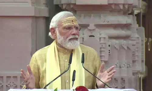 विडियो में देंखे जानें कब प्रोटोकॉल तोड़ आम लोगों के बीच पहुंचे मोदी विडियो में देंखे जानें कब प्रोटोकॉल तोड़ आम लोगों के बीच पहुंचे मोदी