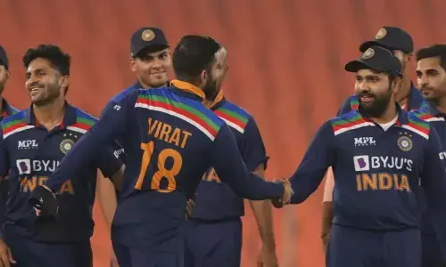 दक्षिण अफ्रीका दौरे से पहले टीम इंडिया को लगा बड़ा झटका, ये दिग्गज खिलाडी टेस्ट सीरीज से हुआ बाहर दक्षिण अफ्रीका दौरे से पहले टीम इंडिया को लगा बड़ा झटका, ये दिग्गज खिलाडी टेस्ट सीरीज से हुआ बाहर