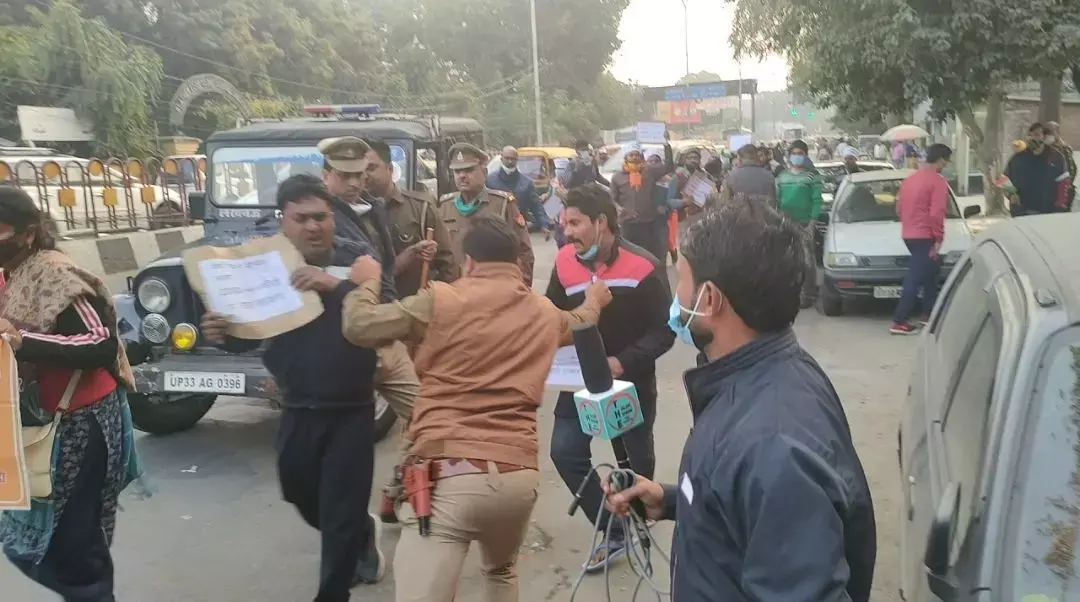 सरकार की मार से युवा लाचार!