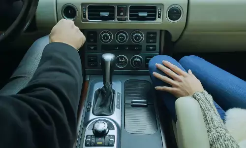 Traffic Challan: पत्नी से छिपकर गर्लफ्रेंड के साथ घूमता था शख्स, ट्रैफिक चालान ने खोल दी सारी पोल