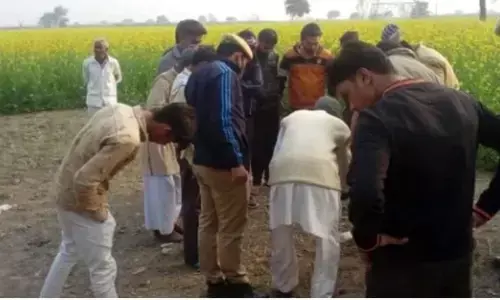 फिल्मी स्टाइल में पूर्व प्रधान की हत्या कर पिस्टल के साथ थाने पहुंची मां बेटी, चौंक गई पुलिस फिल्मी स्टाइल में पूर्व प्रधान की हत्या कर पिस्टल के साथ थाने पहुंची मां बेटी, चौंक गई पुलिस