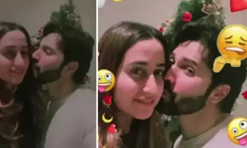 वरुण धवन ने  नताशा को किस करते हुए शेयर किया वीडियो, लिखा इंस्ट्रग्राम पोस्ट शायद...फिर कभी न वरुण धवन ने  नताशा को किस करते हुए शेयर किया वीडियो, लिखा इंस्ट्रग्राम पोस्ट शायद...फिर कभी न