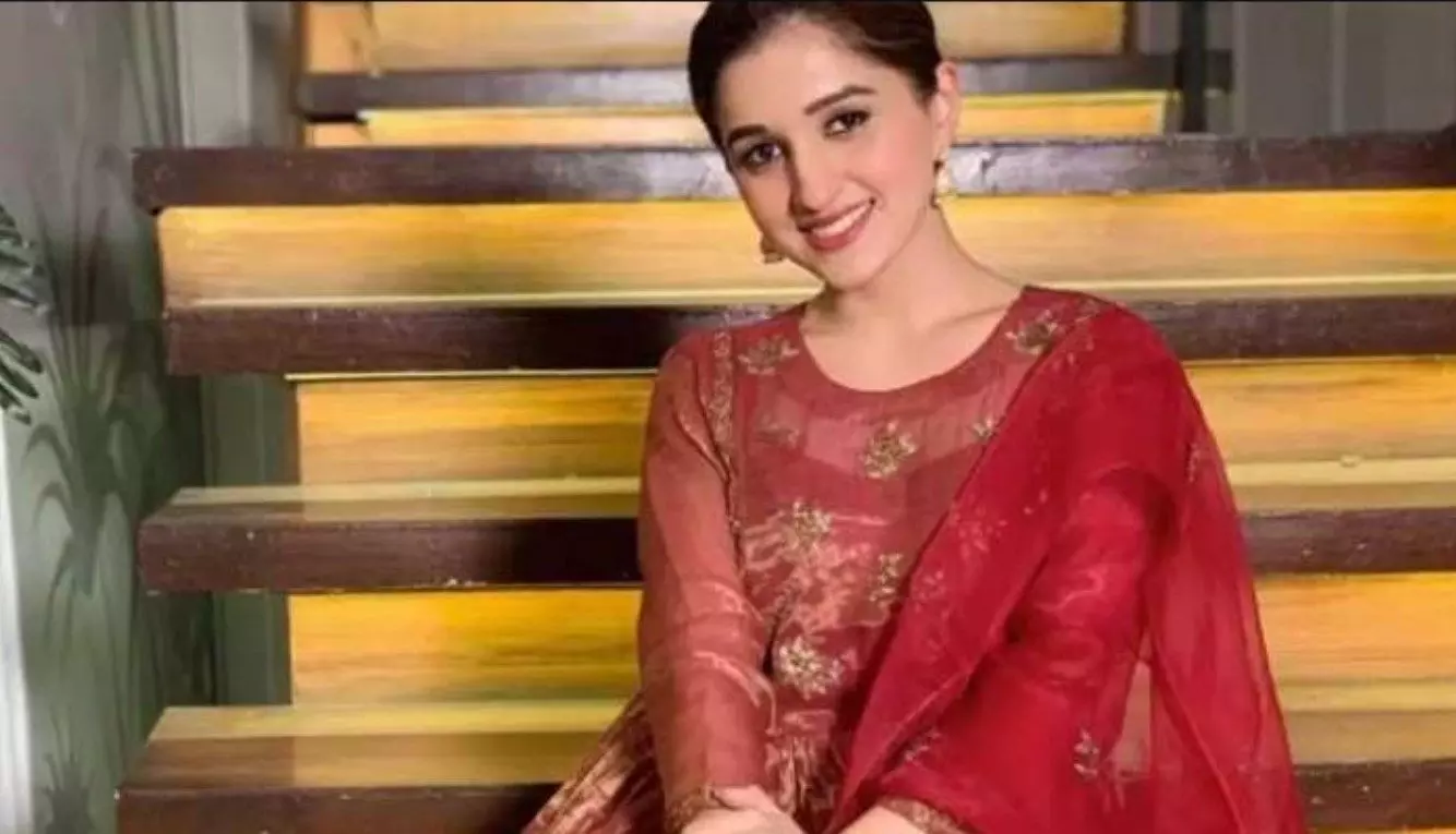 अनुपमा की बहू ने मिरर के सामने दिखाया इंटेंस लुक, डीपनेक टॉप में दिए ऐसे पोज अनुपमा की बहू ने मिरर के सामने दिखाया इंटेंस लुक, डीपनेक टॉप में दिए ऐसे पोज