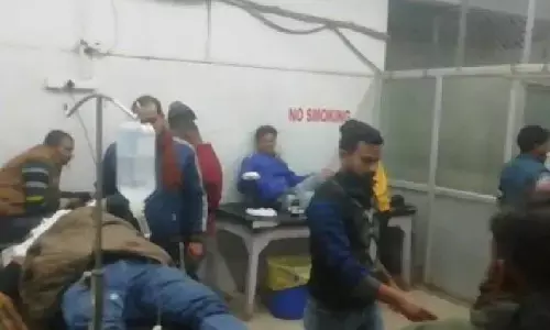 लखनऊ-बलिया हाइवे पर आमने-सामने भिड़ीं 2 बाइक, 3 की मौत लखनऊ-बलिया हाइवे पर आमने-सामने भिड़ीं 2 बाइक, 3 की मौत