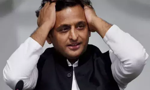 अखिलेश यादव के करीबियों पर लखनऊ, मऊ से लेकर मैनपुरी तक आयकर का छापा, हंगामे की बीच भारी फोर्स तैनात अखिलेश यादव के करीबियों पर लखनऊ, मऊ से लेकर मैनपुरी तक आयकर का छापा, हंगामे की बीच भारी फोर्स तैनात