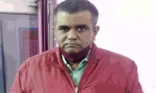 सहारनपुर SSP आकाश तोमर की भ्रष्टाचार के खिलाफ कड़ी कार्यवाही, तेल चोरी प्रकरण में मुजफ्फरनगर का डीएसओ गिरफ्तार, भेजा जेल सहारनपुर SSP आकाश तोमर की भ्रष्टाचार के खिलाफ कड़ी कार्यवाही, तेल चोरी प्रकरण में मुजफ्फरनगर का डीएसओ गिरफ्तार, भेजा जेल