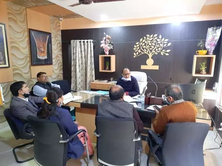 जिलाधिकारी ने किया जिला निबंधन कार्यालय का निरीक्षण जिलाधिकारी ने किया जिला निबंधन कार्यालय का निरीक्षण