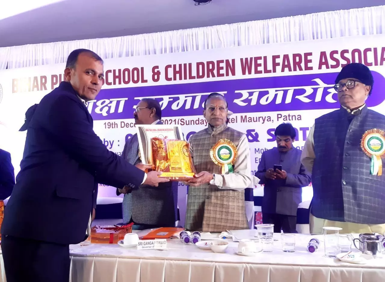 शिक्षा के क्षेत्र में उत्कृष्ट योगदान के लिए सिक्किम के राज्यपाल ने शिक्षाविदों को किया सम्मानित शिक्षा के क्षेत्र में उत्कृष्ट योगदान के लिए सिक्किम के राज्यपाल ने शिक्षाविदों को किया सम्मानित