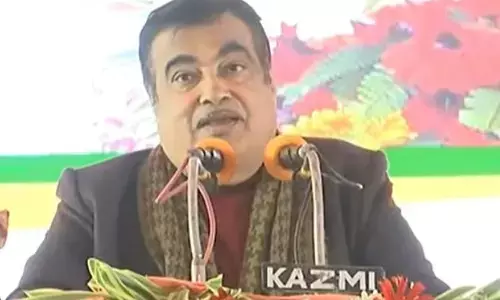 जौनपुर से नितिन गडकरी ने किया ऐलान, बोले-सड़क परियोजनाओं के लिए पैसे की कोई कमी नहीं जौनपुर से नितिन गडकरी ने किया ऐलान, बोले-सड़क परियोजनाओं के लिए पैसे की कोई कमी नहीं