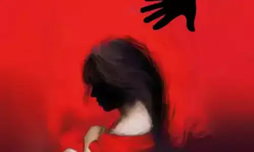 अफेयर में थी दादी, प्रेमी के साथ मिलकर कर दी पोती की हत्या अफेयर में थी दादी, प्रेमी के साथ मिलकर कर दी पोती की हत्या