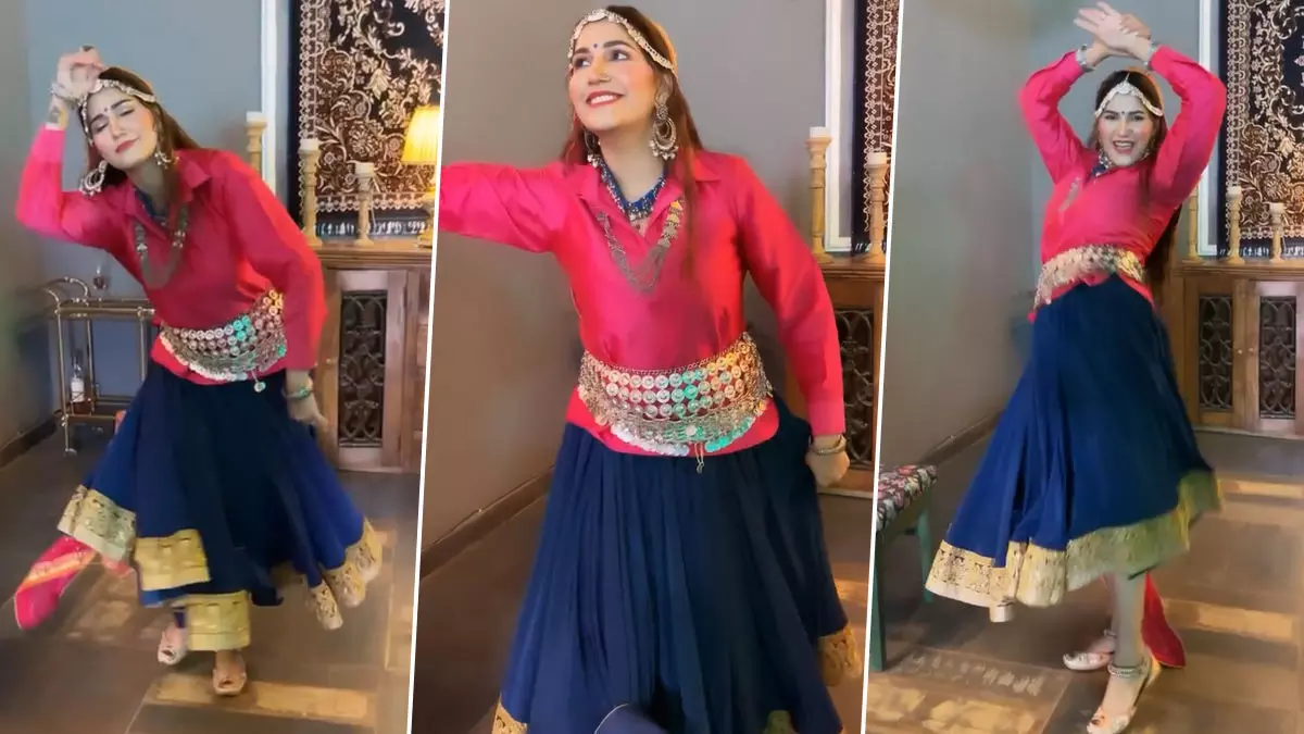 हरयाणवी डांसर Sapna Choudhary ने हरा सूट पहनकर भीड़ के बीच लगाए ठुमके, Video में दिखा लाजवाब अंदाज हरयाणवी डांसर Sapna Choudhary ने हरा सूट पहनकर भीड़ के बीच लगाए ठुमके, Video में दिखा लाजवाब अंदाज