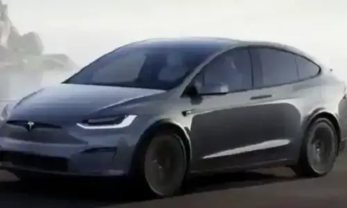 चलती कार में महिला की हुई डिलीवरी