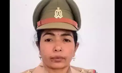 रिश्वत लेते रंगे हाथों पकड़ी गई दरोगा गीता यादव बर्खास्त रिश्वत लेते रंगे हाथों पकड़ी गई दरोगा गीता यादव बर्खास्त